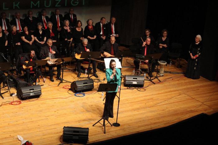 Karşıyakalı Bilge &Ccedil;ınarlar&rsquo;dan Anadolu T&uuml;rk&uuml;leri Konseri