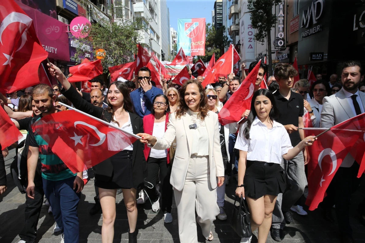 Karşıyaka’da 19 Mayıs coşkusu kortejle taçlandı