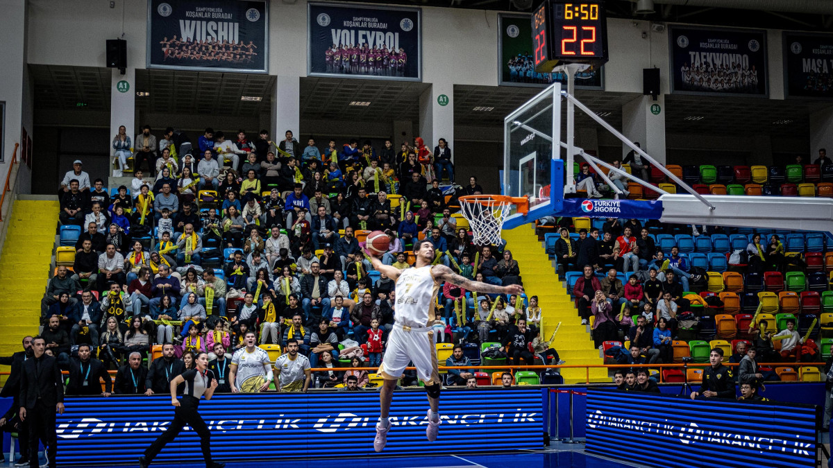 Konya Büyükşehir Belediyespor Son Saniye Basketiyle Güldü